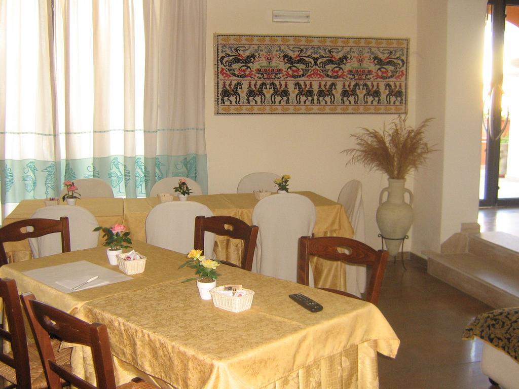 Hotel Maxim Olbia Buitenkant foto