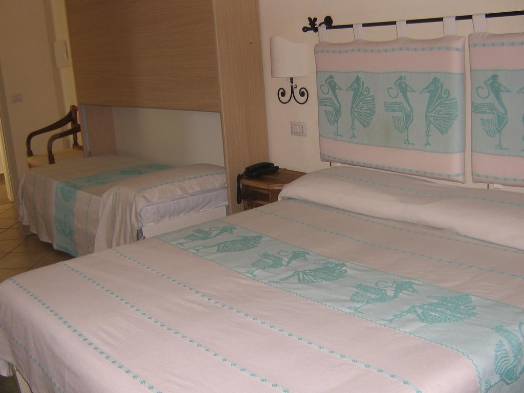 Hotel Maxim Olbia Buitenkant foto