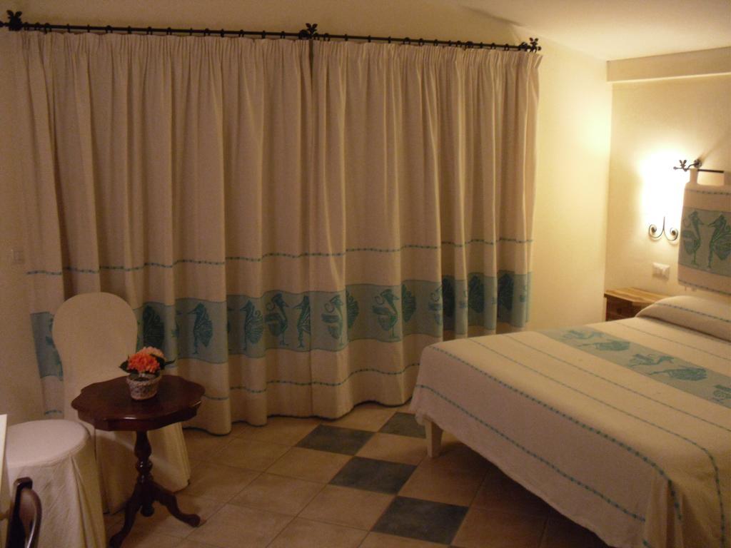 Hotel Maxim Olbia Buitenkant foto
