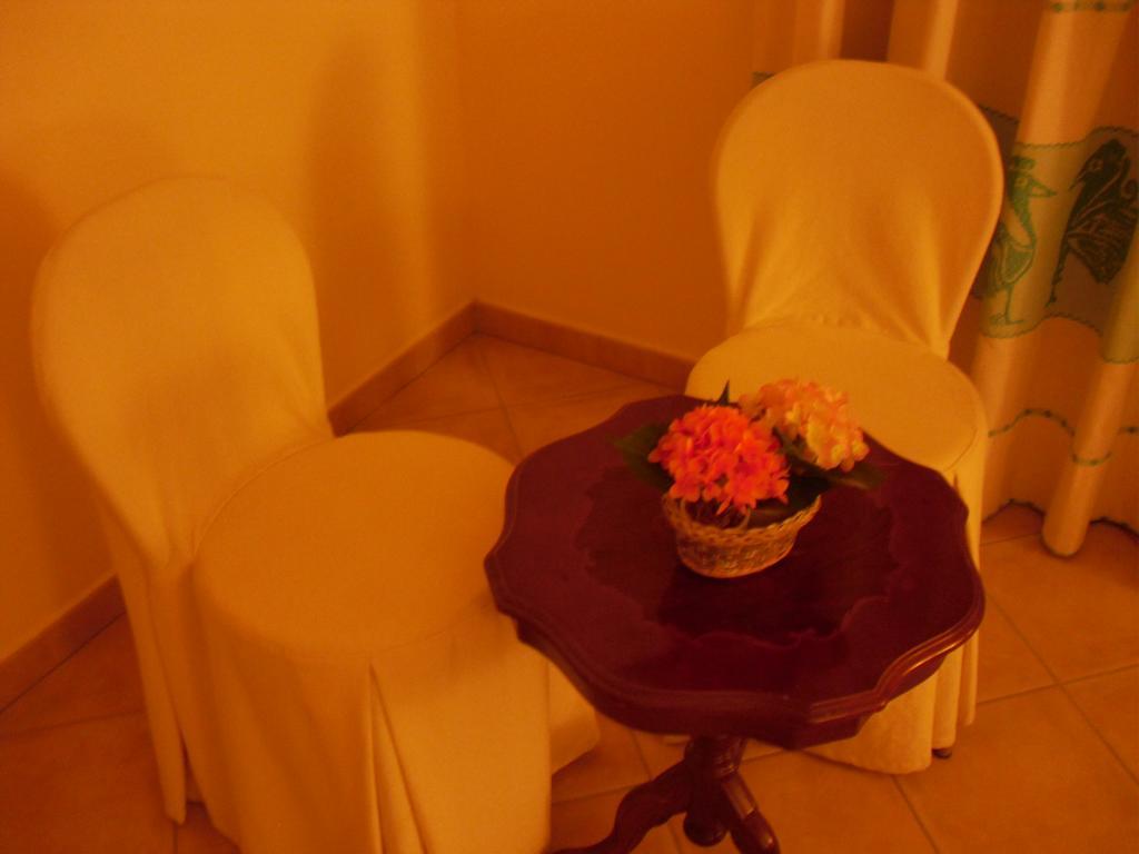Hotel Maxim Olbia Buitenkant foto