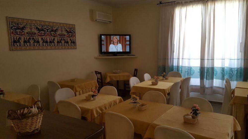 Hotel Maxim Olbia Buitenkant foto